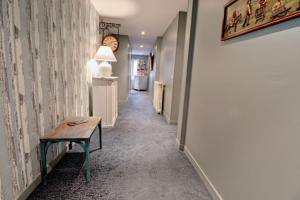 Hotels Hotel De La Chapelle : photos des chambres