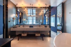 Спальня в стиле лакшери. Красивая комната. Private pool. Виллы в современном стиле с бассейном. Красивый дом с бассейном.