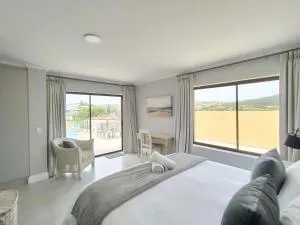 Alba Tramonto - 4 bed 3 bath - 100m to Robberg Beach & Large Patio - 普利登堡湾