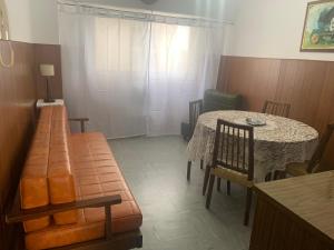 Dto en SANTA TERESITA rento por semana de fin de semana a fin de semana, a 1 cuadra de la playa y 4 del centro p 4 a 6 pax