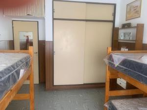 Dto en SANTA TERESITA rento por semana de fin de semana a fin de semana, a 1 cuadra de la playa y 4 del centro p 4 a 6 pax