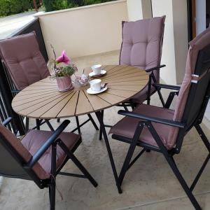 “Apartment Golden Peace”