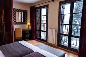 Twin Room with Mountain View room in Hotel Valle De Izas