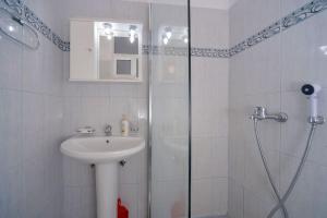 Babis - LOGGOS APARTMENTS