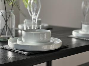 Barnsley, Turret House Windrush Lake