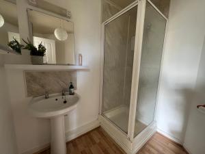 Barnsley, Turret House Windrush Lake