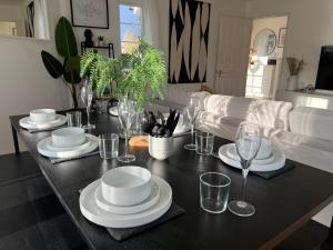 Barnsley, Turret House Windrush Lake