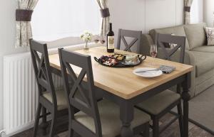 Lydstep Beach BayView 3-Bedroom Holiday Home