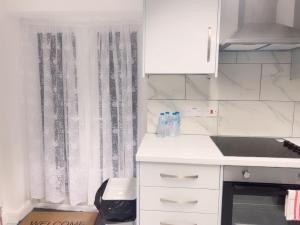 The Grove 7 Bedroom, 7 Showers, 8 Beds, 8 toilets Beautiful House