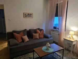 SECOND HOME bitte beachten Sie den Check in und Check out - Нойс