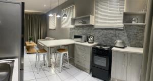 Adventure Apartment - Colchester - 5km from Elephant Park