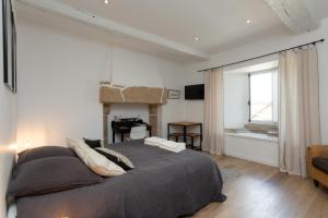 Manoir de la Nogrie - Chambre de charme avec accès privatif - Piscine chauffée sur domaine 5 étoiles à la campagne