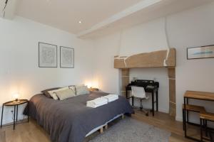 Manoir de la Nogrie - Chambre de charme avec accès privatif - Piscine chauffée sur domaine 5 étoiles à la campagne