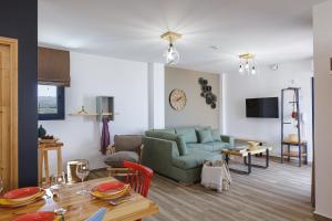 Iron Villas - Nefeli & Oniros