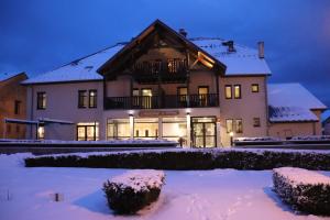 Hotels AUBERGE d'ARANC : photos des chambres