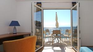 Apartments on the beach-Drvenik 