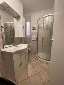 Economy Quadruple Room with Shared Bathroom