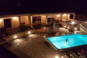 Villas villa 15 personnes avec piscine et terrain de petanque : photos des chambres