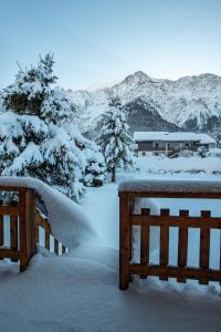 Chalets CHALET Trois Bois - Alpes Travel - LES HOUCHES - sleeps 8 : photos des chambres