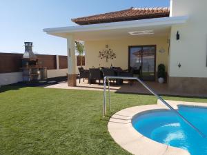 Villa Thais, private heated pool, ideal for your holidays in Caleta de Fuste