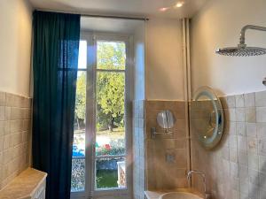 B&B / Chambres d'hotes Suite Royale- 2 Double Rooms - 4 SAISONS - Piscine Chauffee Toute l'annee - SPA- JACUZZI -SAUNA- POOL VIEW - Heated POOL -800m City Centre : photos des chambres