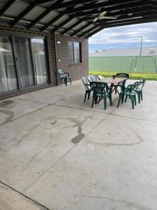 Breakaway new 4br house 5 mins to albury city