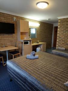 Settlers Motor Inn