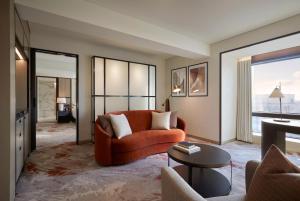 1 King Bed Corner Suite