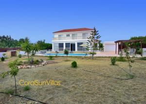 Villa 200m To The Coral Bay Strip, Large Pool