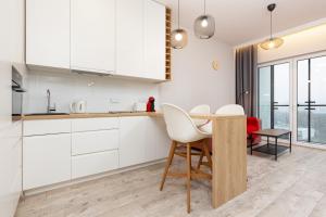 Business Center Apartments Warsaw Wola by Renters