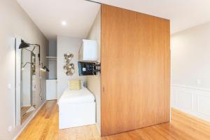 Cute & Bright Flat w AC by LovelyStay