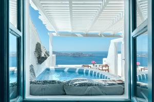Deluxe Double Studio with Outdoor Hot Tub and Caldera View room in Afroessa