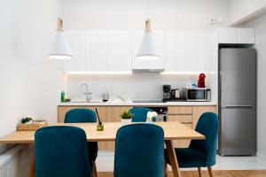 The Athens Gathering, Hip area and sightseeing