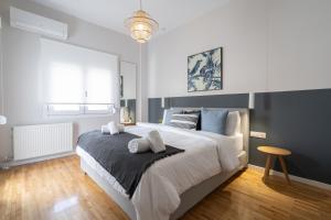 The Athens Gathering, Hip area and sightseeing