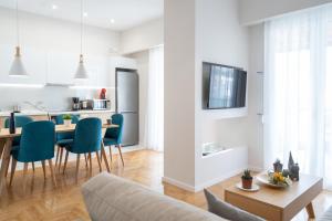 The Athens Gathering, Hip area and sightseeing