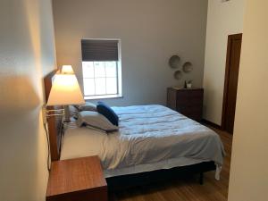 Stylish ground level apartment close to everything