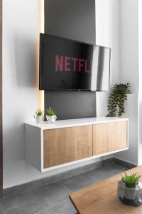 Adelle Apartments, The Luxury Suites