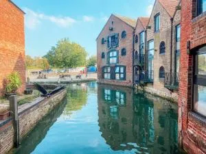 Riverside loft apartment - Carisbrooke