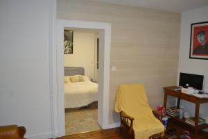 Maisons de vacances Maison chaleureuse a 5 minutes a pied du centre ville a Conches : photos des chambres