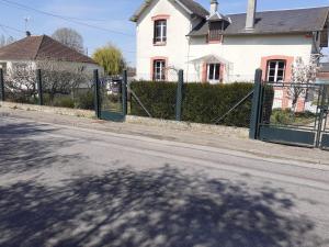 Maisons de vacances Maison chaleureuse a 5 minutes a pied du centre ville a Conches : photos des chambres