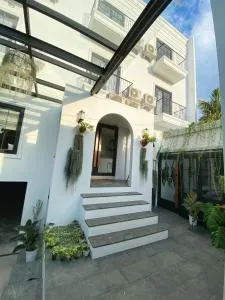 Loewys Home Tanjung Duren Jakarta Barat - Koneng