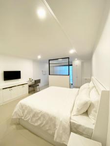 Phòng Loại Sang Giường Lớn (Deluxe King Room)