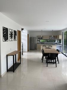 CASA MONTEBELLO CON PISCINA PRIVADA EN LA MESA