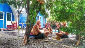 Airport A4 Transit Hub - Eco Chalets - FREE Airport Pick Up & 24HRS