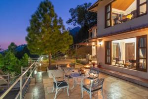 StayVista at The Haven 3BR Villa in Kasauli with Scenic Panoramic Views