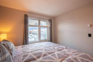 Mountain View 2 Bedroom Condo - WT Top Floor-401
