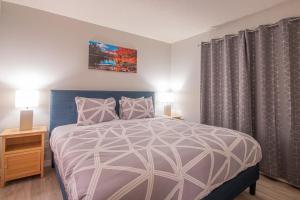 Mountain View 2 Bedroom Condo - WT Top Floor-401