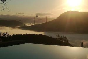 Villas Villa d'une chambre avec piscine privee jacuzzi et jardin amenage a Saint Georges de Luzencon : photos des chambres