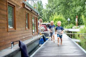 Houseboat Bonanza Prague