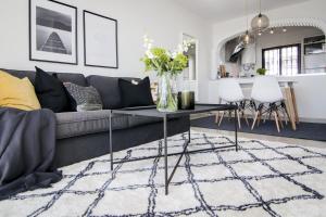 RDM - Stylish Holiday Apartment with Ocean Views